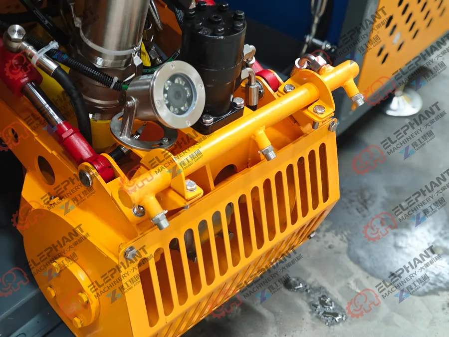 High-pressure flushing spray bar on a desilting robot